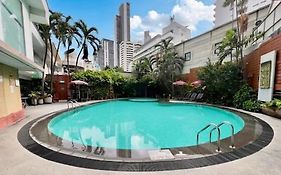 Manhattan Hotel Bangkok